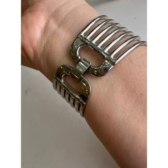 Elegant Silver Bracelet for Women - Picture 4 of 10